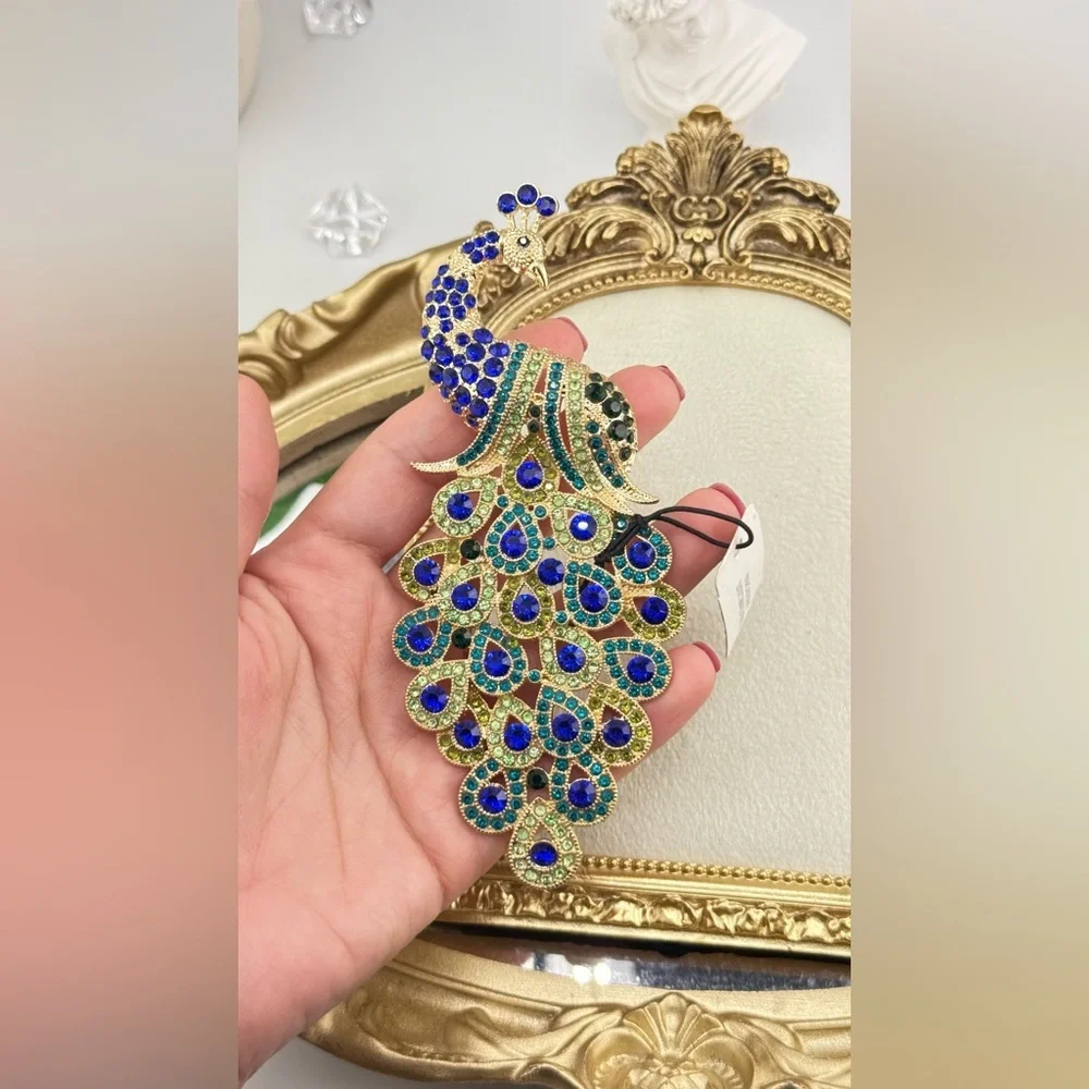 Stunning Vintage-Inspired Peacock Brooch 🦚 - Picture 6 of 6